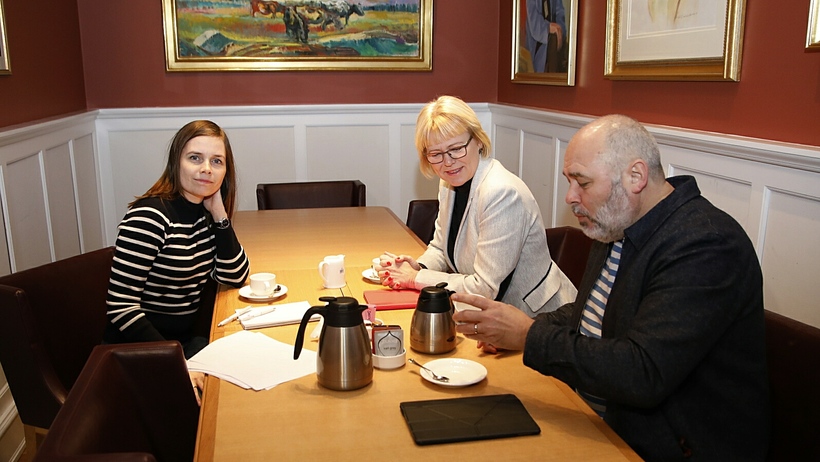 Katrín Jakobsdóttir with representatives of the Social Democratic Alliance.