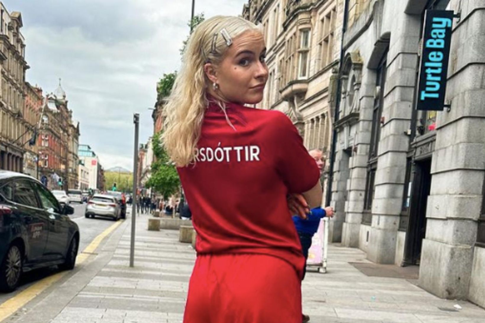 Diljá Pétursdóttir í Liverpool-búning í dag.