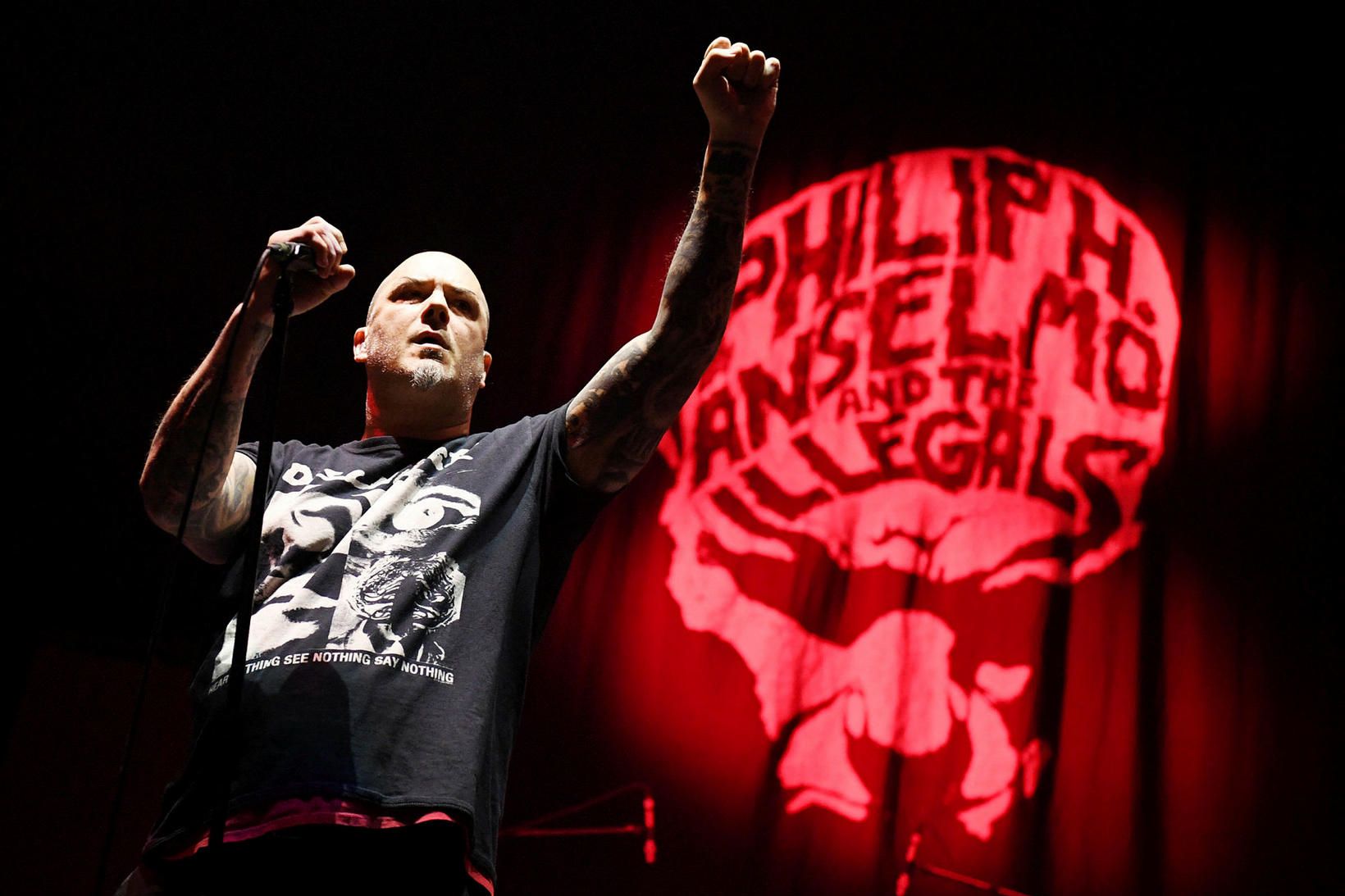 Philip Anselmo á tónleikum með The Illegals árið 2019.