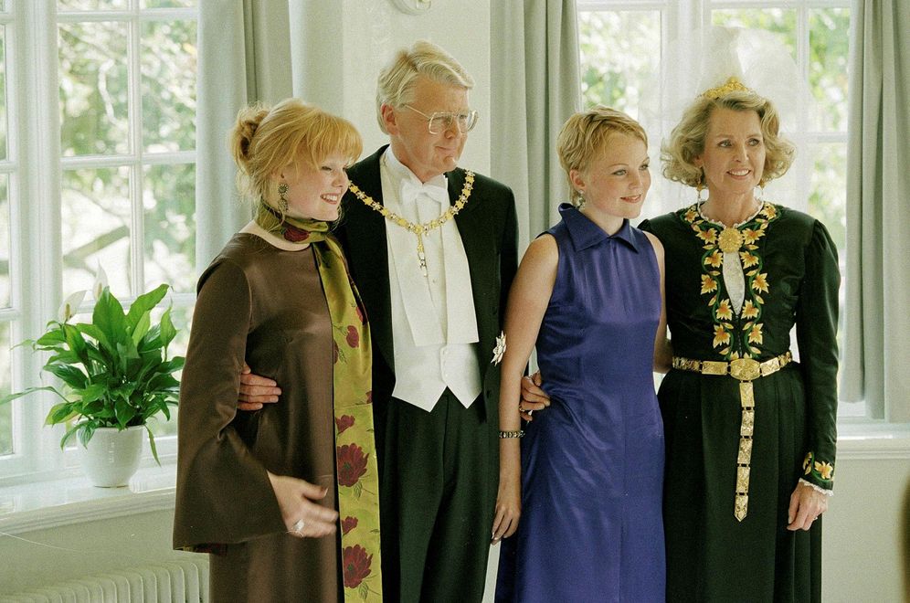 Grímsson with his wife and daughters after his very first inauguration as President of Iceland.