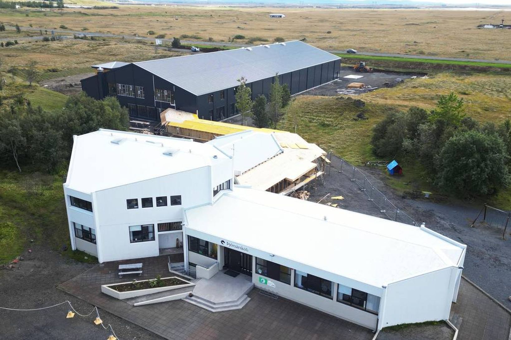Stórt íþróttahús er reist í Árnesi