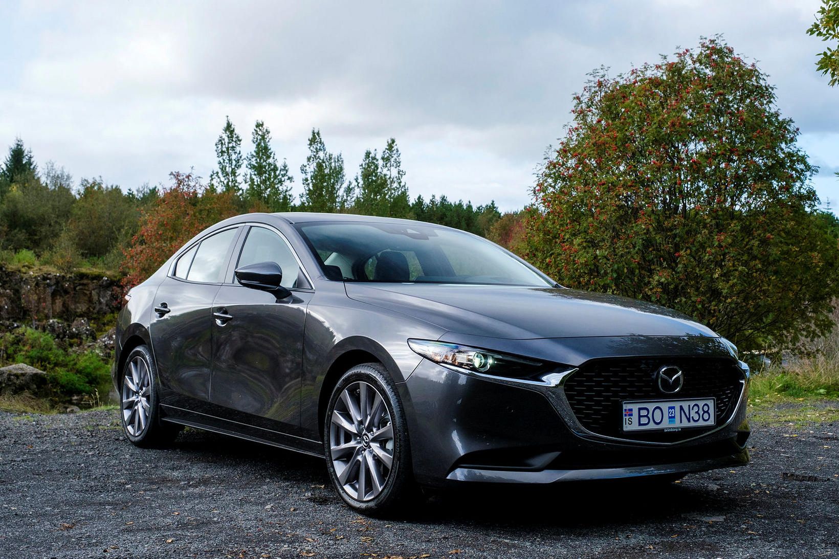 Það er gott að keyra Mazda 3 og bíllinn lætur …