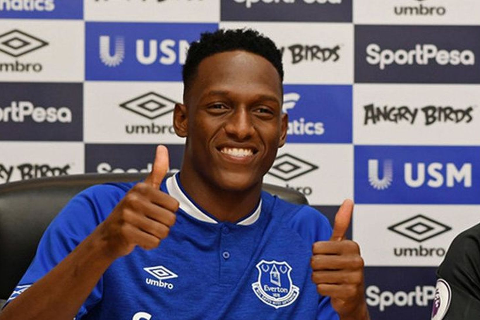 Yerry Mina skoraði jöfnunarmark Everton í dag.