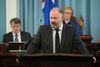 „Rétt áður en hann kippir lýðræðinu úr sambandi“