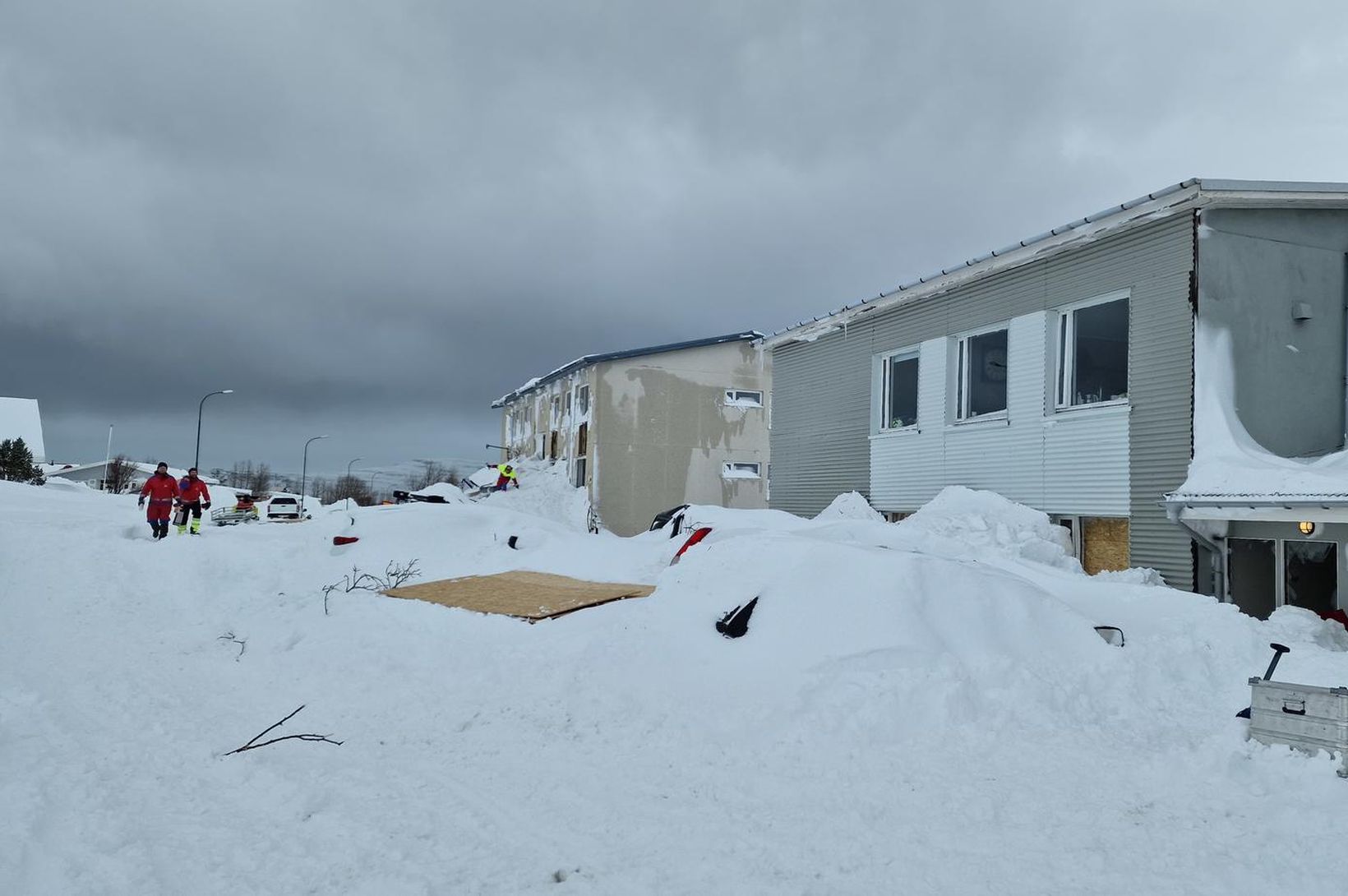 140 þurfa að yfirgefa heimili sín