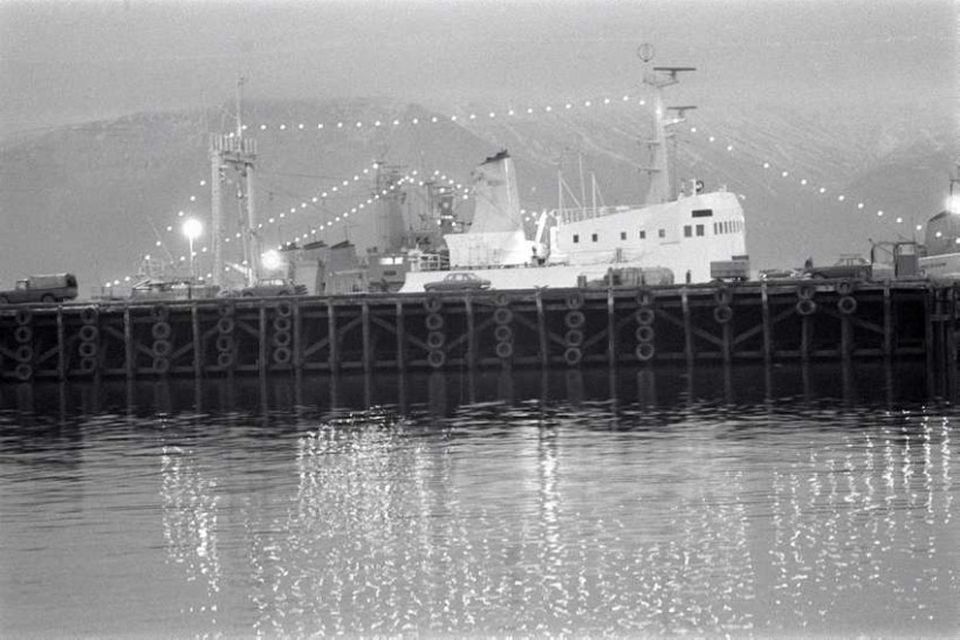 28. desember árið 1976 birtist þessi mynd á baksíðu Morunblaðsins. Jólaleg stemmning í Reykjavíkurhöfn.