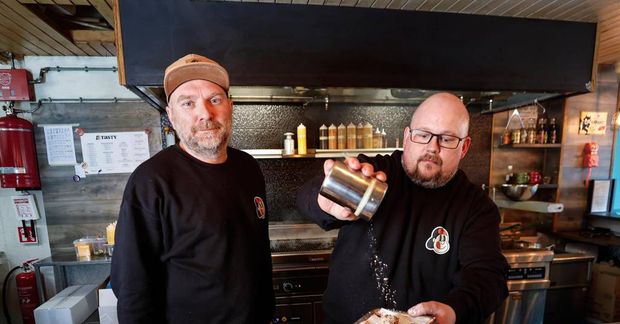 Pétur Jónsson og Sveinn Freyr Sævarsson á veitingastaðnum Tasty í Skútuvogi.