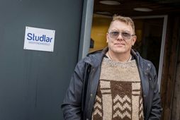 Jón Gnarr kynnti sér betur aðstæður á Stuðlum í gær með því að taka vakt …