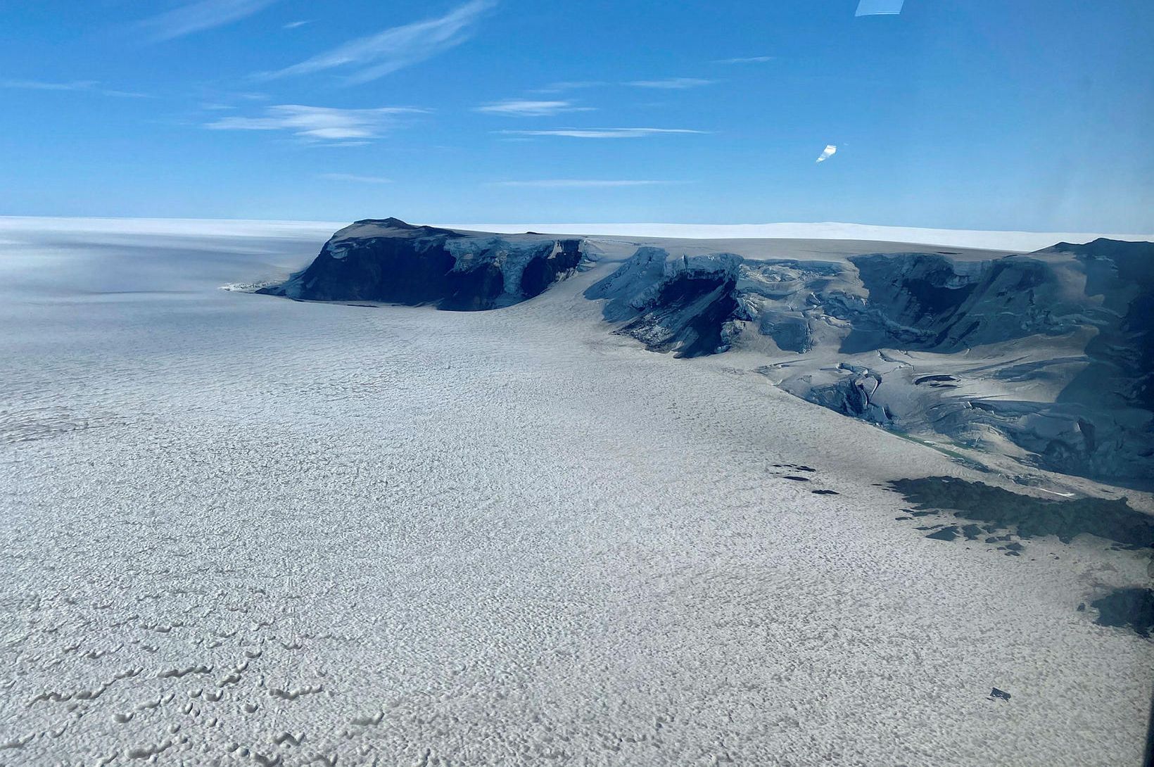 Jökulhlaup hafið og eldgos talið líklegt