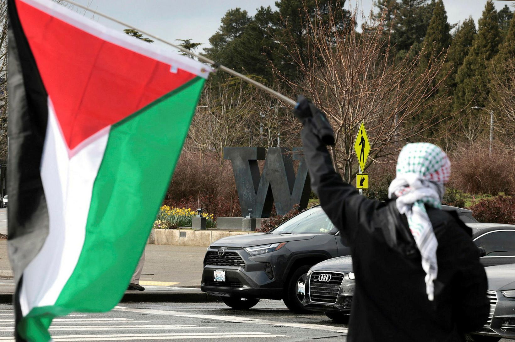 Um 30 handteknir á mótmælum til stuðnings Palestínu
