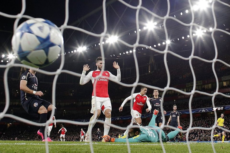 Alexis Sánchez tvöfaldar forskot Arsenal í kvöld.