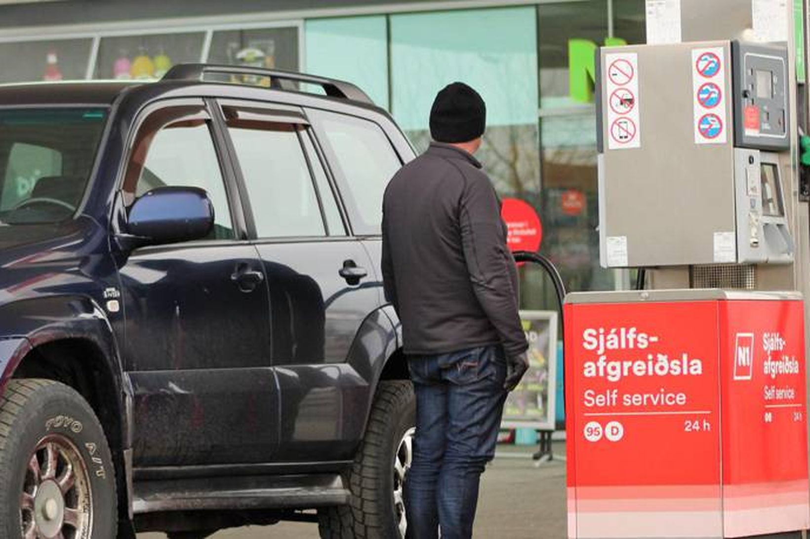 Framkvæmdastjóri FÍB vill að verðlagning olíuvara í smásölu fylgi heimsmarkaðsverði …