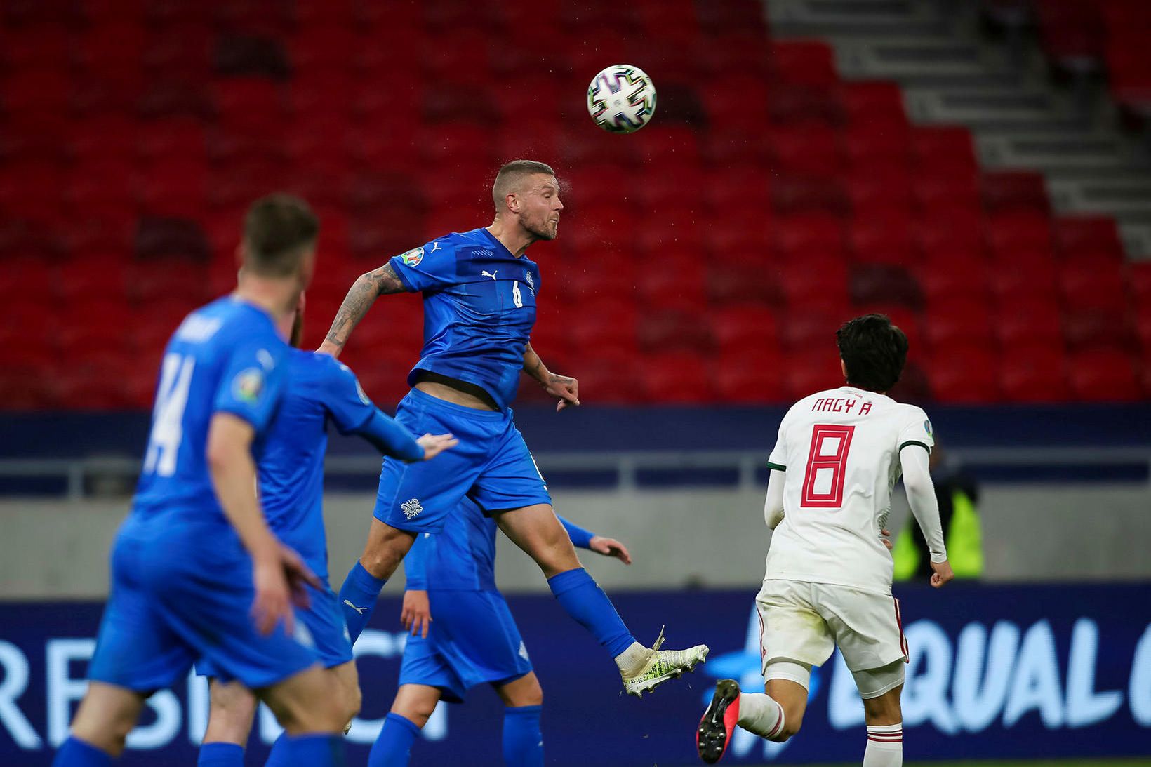 Ragnar Sigurðsson í leik Íslands og Ungverjalands í nóvember.