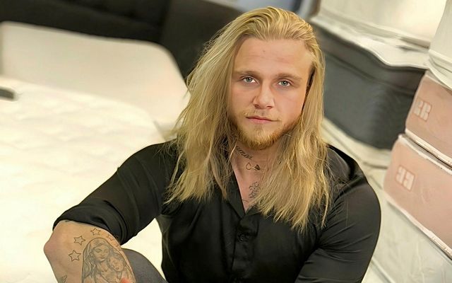 Kristján Einar Sigurbjörnsson, Kleini, hefur opnað húsgagnaverslun.