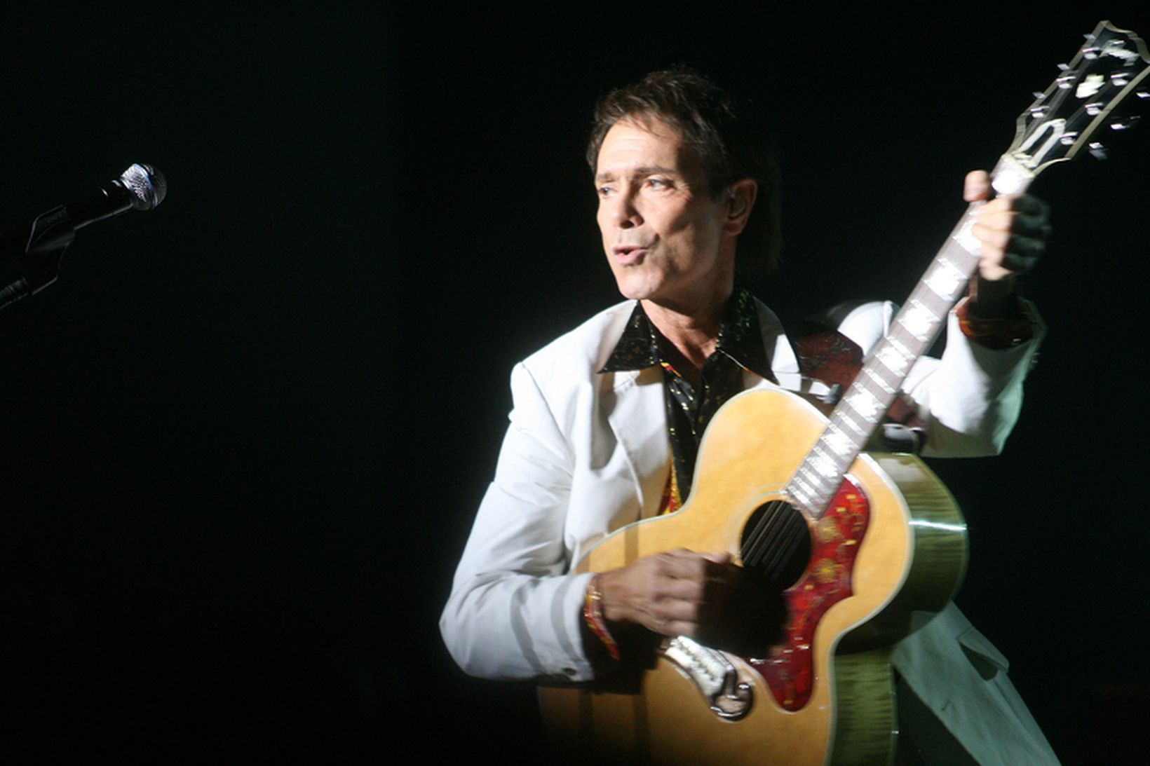 Cliff Richard kom fram á tónleikum í Höllinni árið 2007.