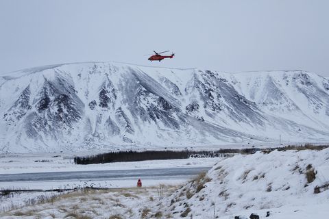 The national coastguard helicopter at work yesterday searching for a missing man in the Ölfusá river. The day was an arduous one for its crew.