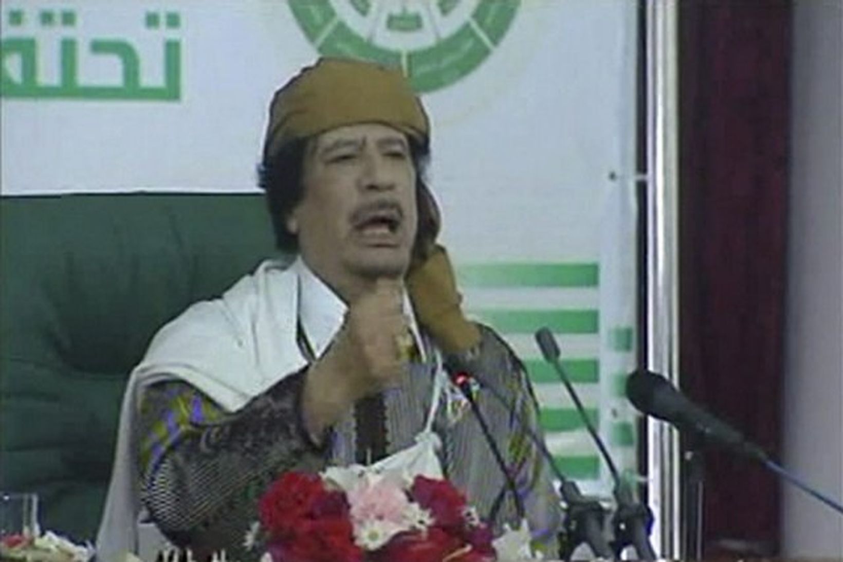 Muammar Gaddafi, forseti Líbíu, segir Frakka skipta sér af innanríkismálum …