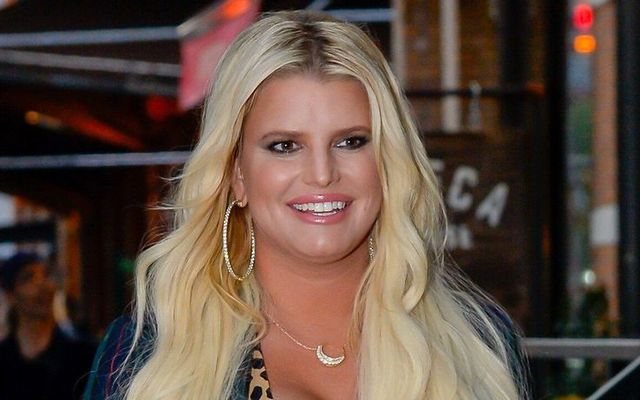 Jessica Simpson átti brösulega meðgöngu en það er allt á uppleið hjá dívunni í dag.