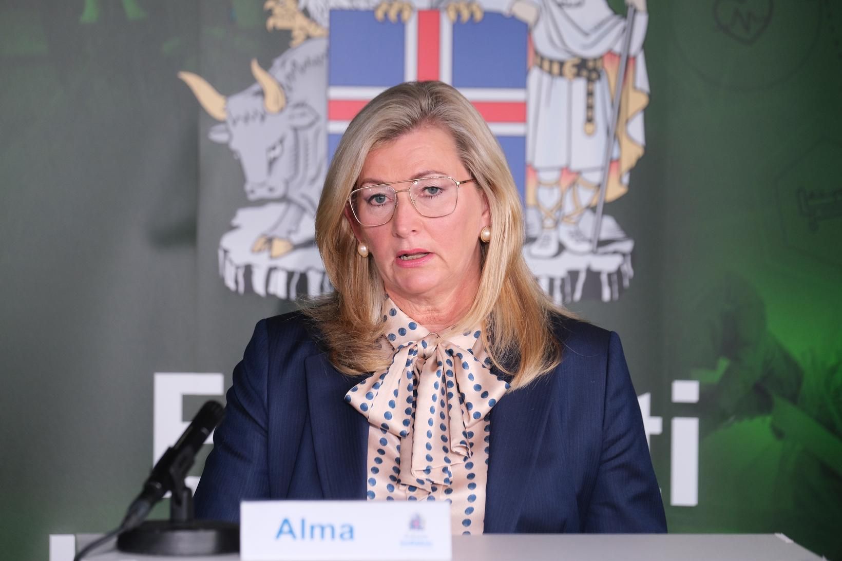 Alma Möller landlæknir flytur ávarp.