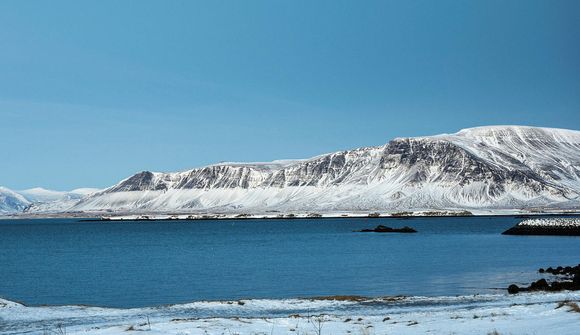 Útskýrir af hverju snjólínan í Esju er „öfug“