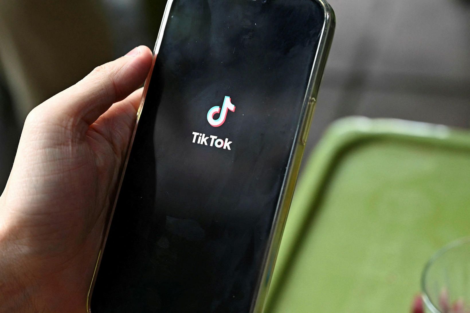 TikTok var áminnt fyrir dreifingu á röngum upplýsingum og ofbeldisfullu …