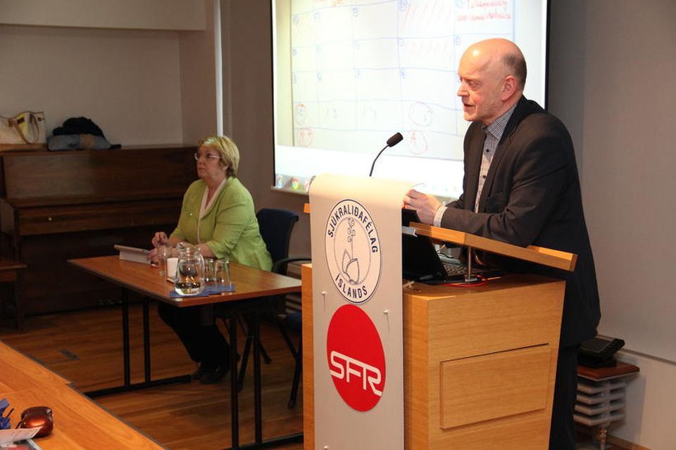 Formaður SFR stéttarfélags er Árni Stefán Jónsson.