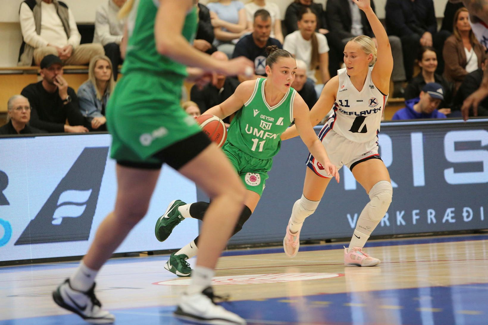 Hulda María Agnarsdóttir og Anna Ingunn Svansdóttir eigast við.