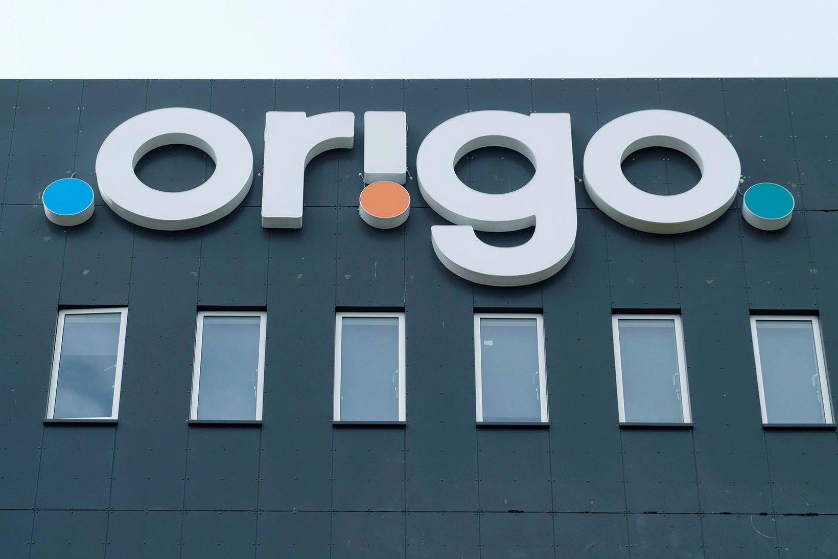 Origo er skráð á aðallista Kauphallarinnar.