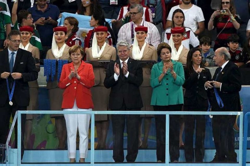 Angela Merkel og Joachim Gauck, Dilma Rousseff forseti FIFA Joseph Blatter fagna.