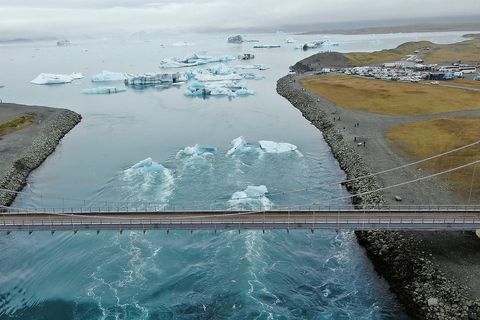 Vatnið í Jökulsárlóni mælist nú rúmlega fimm gráðu heitt.