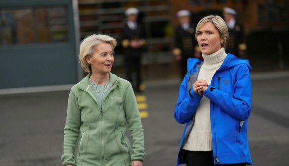 Von der Leyen mætt og á leið að skoða gosið