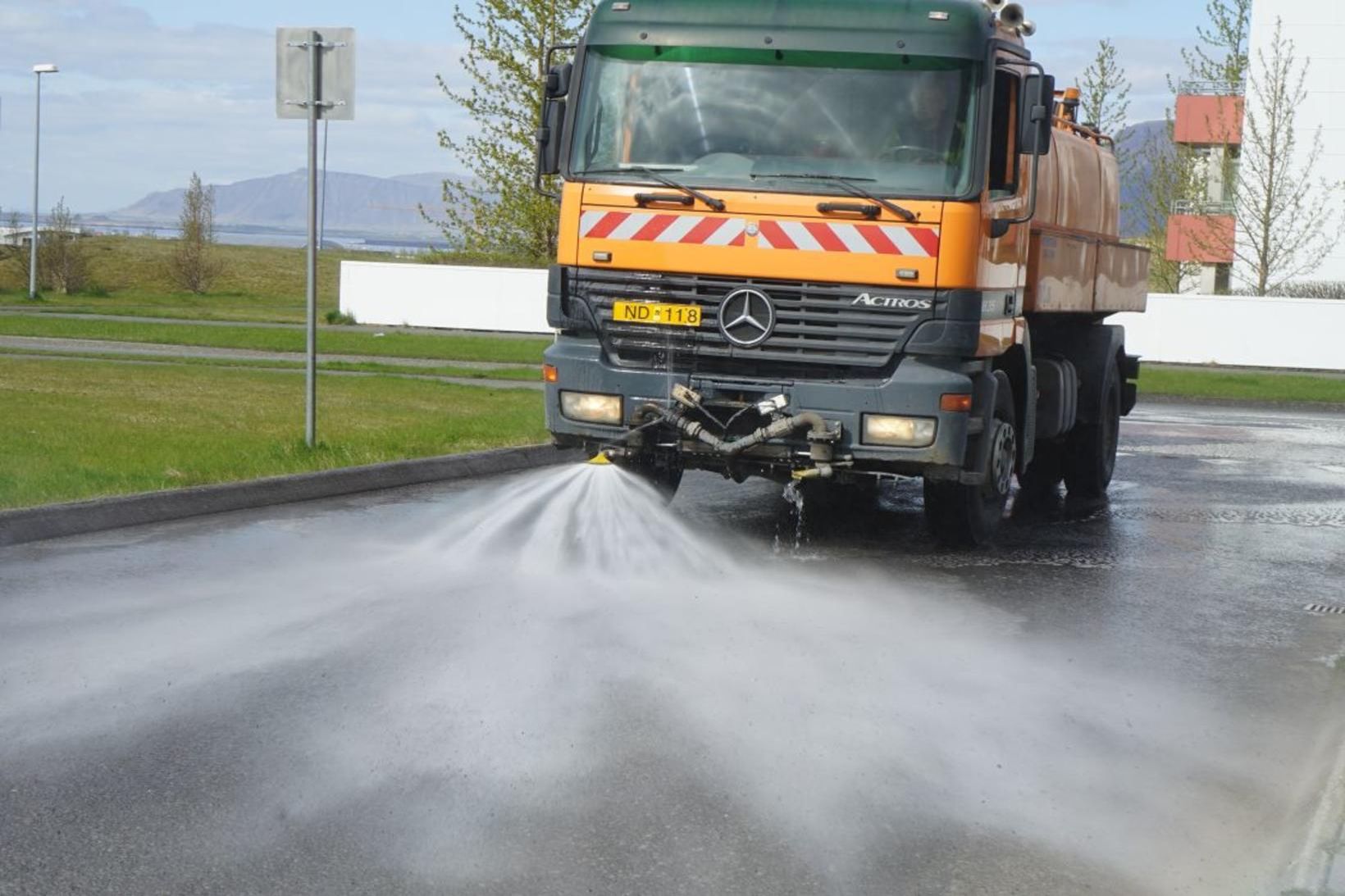 Byrjað verður að hreinsa húsagötur í Grafarvogi, Vesturbæ, Hlíðum og …