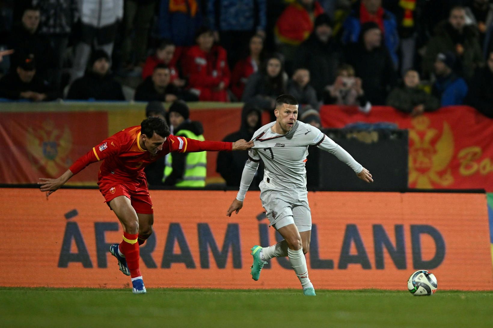 Fyrsti og 100. landsleikur gegn sömu þjóð?