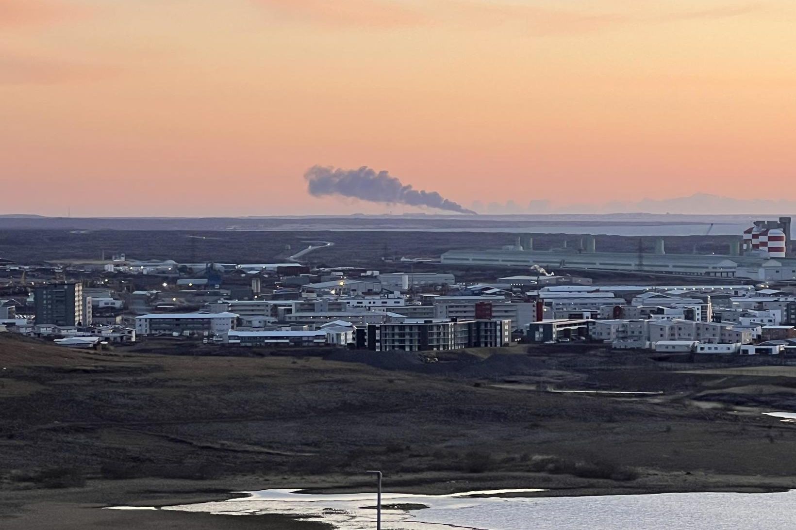 Reykurinn sést vel á höfuðborgarsvæðinu.