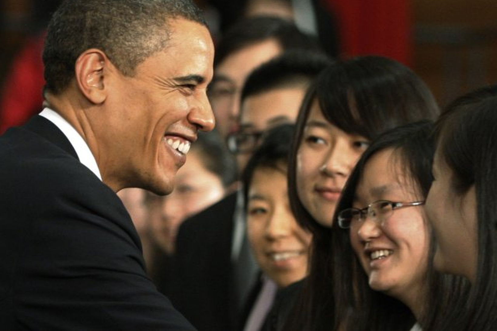 Barack Obama með kínverskum námsmönnum í Shanghai í nóvember.