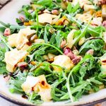 Salat vikunnar: Sumarlegt salat með smjörsteiktum perum og brie-osti