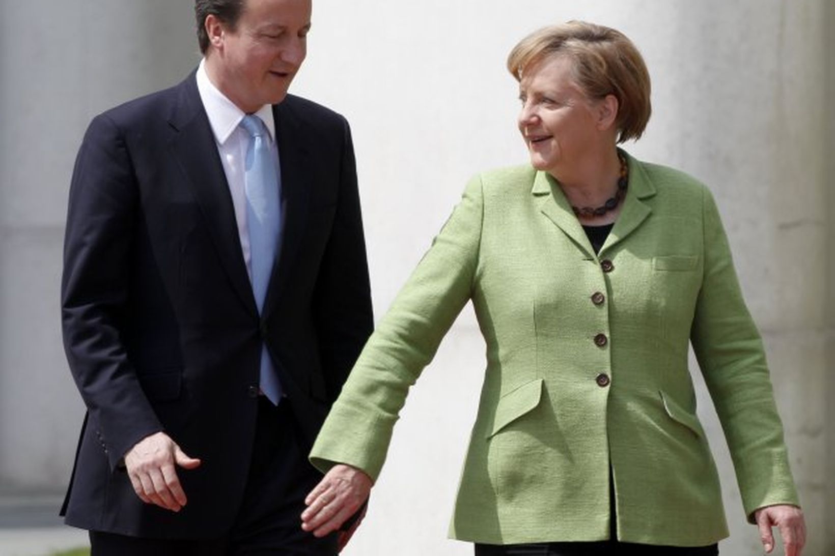 Merkel tekur á móti Cameron í Berlín í dag.