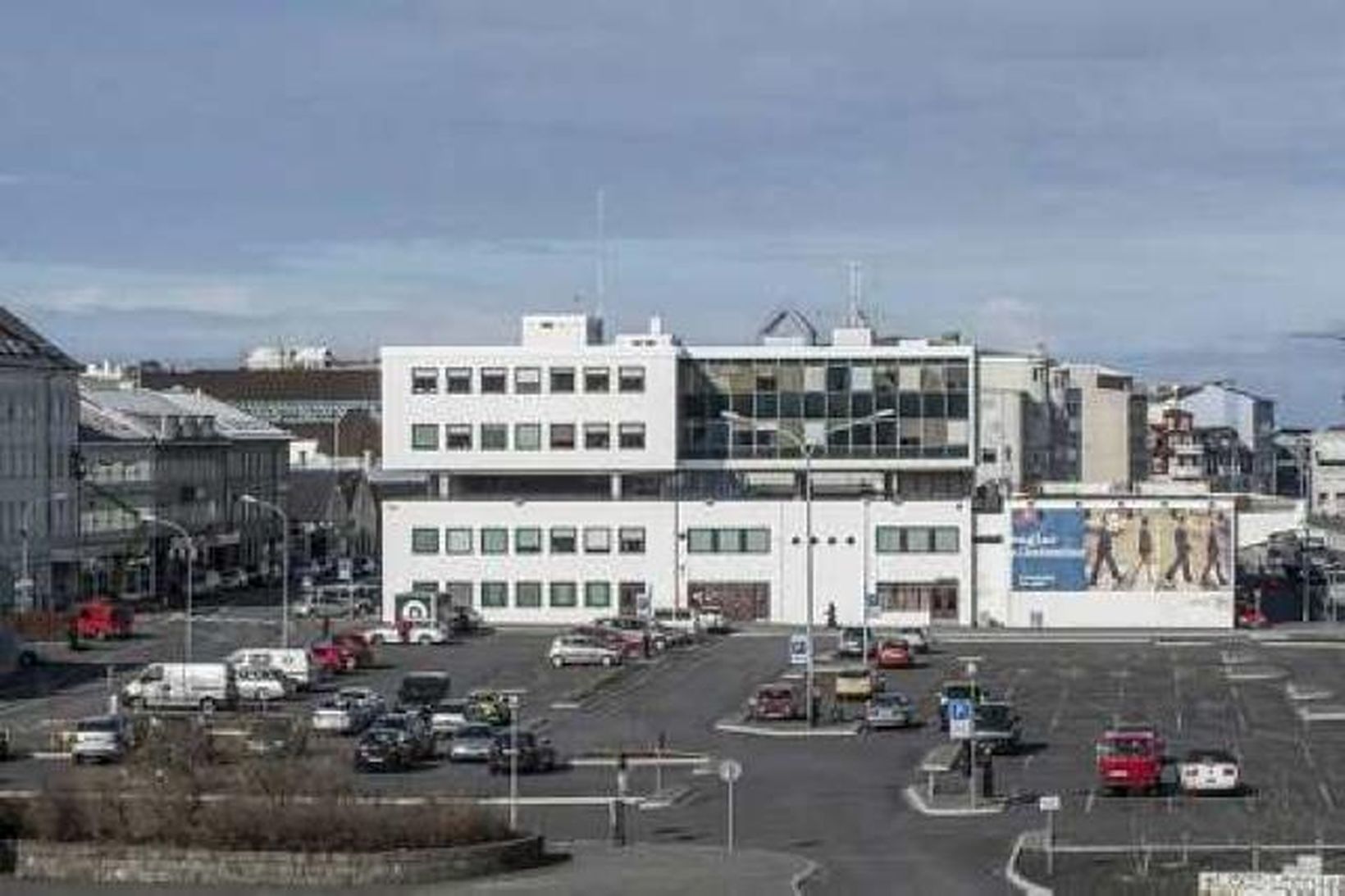 Byggingarreiturinn við Austurhöfn í Reykjavík er milli Geirsgötu og Tryggvagötu, …