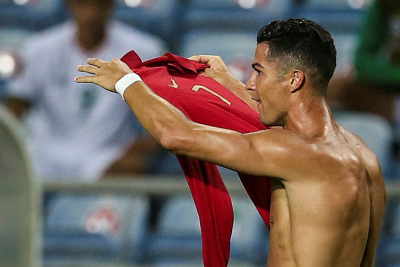 Cristiano Ronaldo fagnaði að hætti hússins í Portúgal í kvöld.