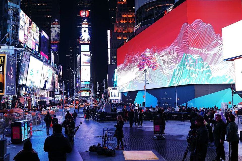 Kveikt var á stærsta og dýrasta skjánum á Times Square í gærkvöldi.