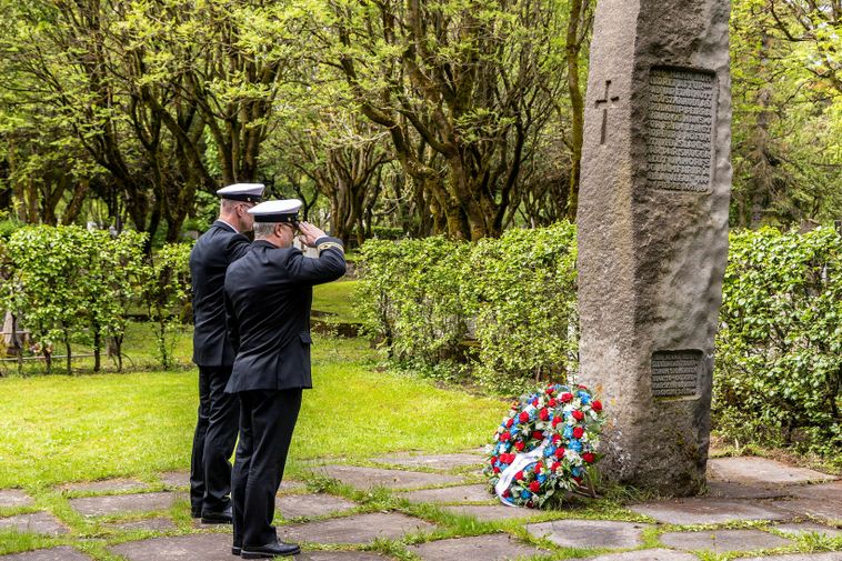 Photos: Tribute paid to deceased sailors