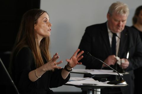 Prime Minister Katrín Jakobsdóttir and Minister of Transport and Local Government Sigurður Ingi Jóhannsson, at yesterday's press conference.