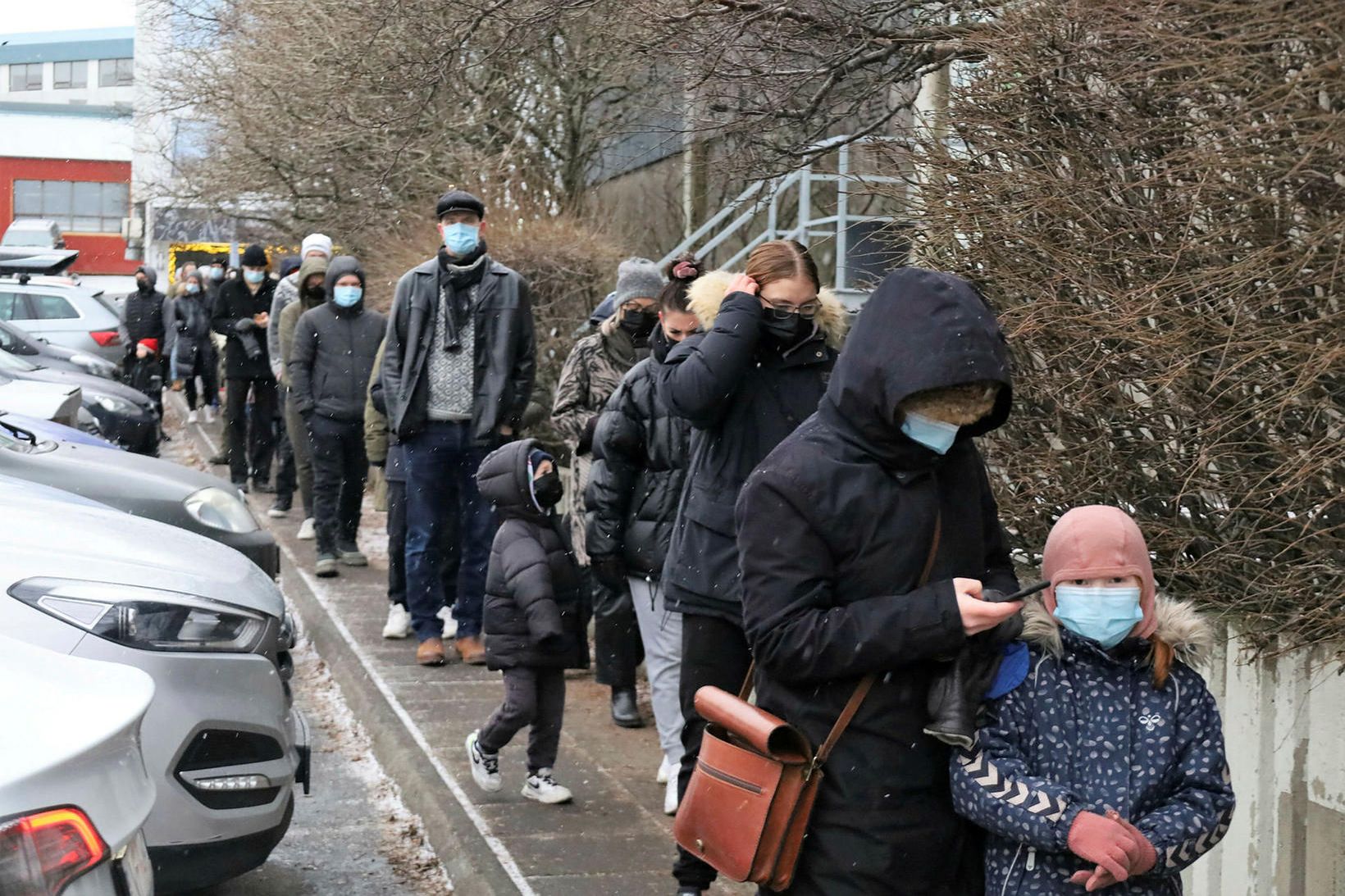 Röðin í sýnatöku hefur verið löng í dag.