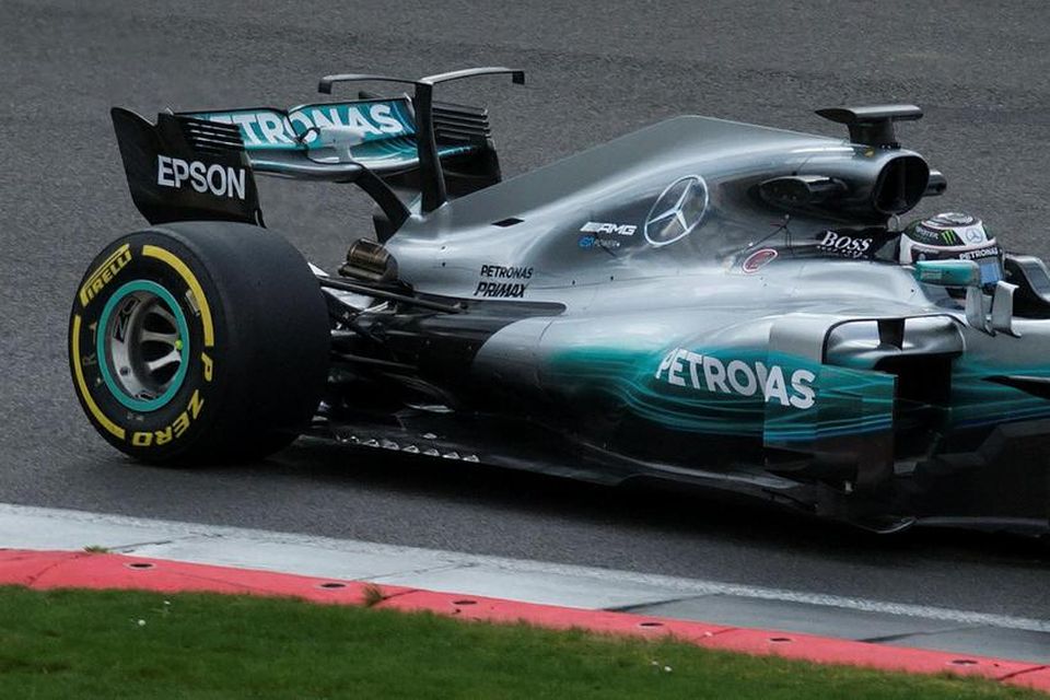 Valtteri Bottas á ferð á 2017-bíl Mercedes í Silverstone í dag.