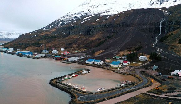 Lægð á leið til landsins