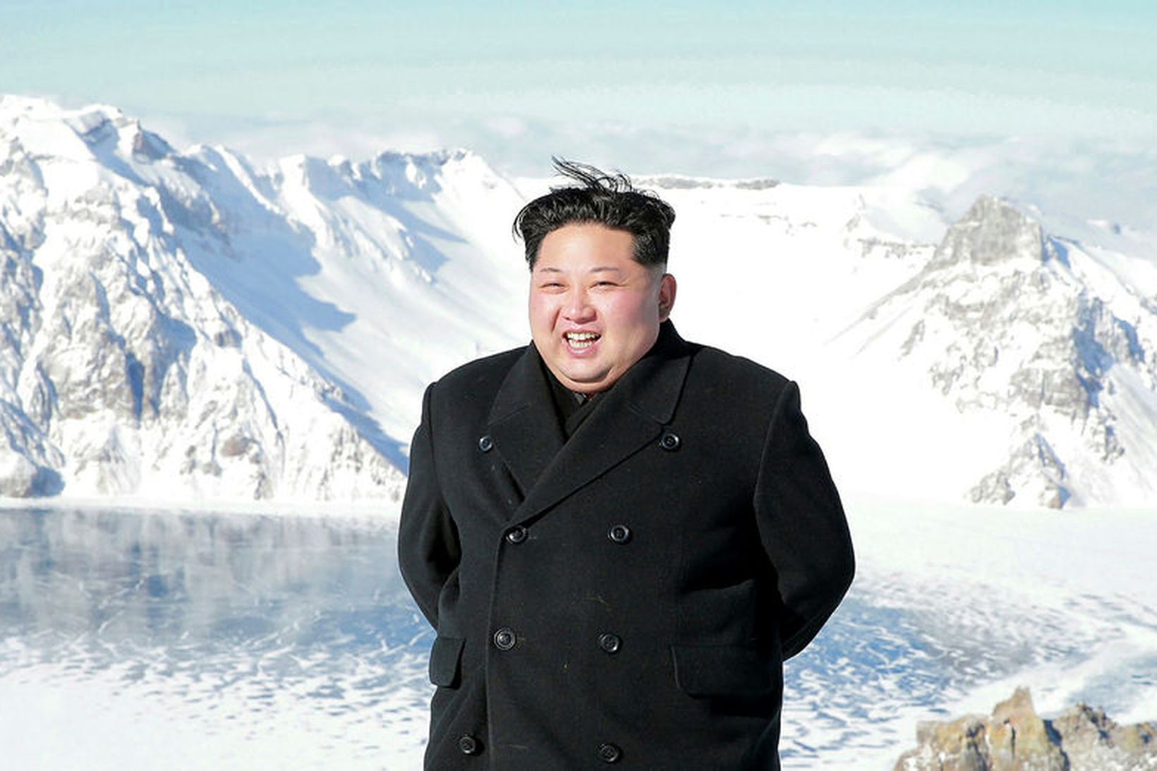 Kim Jong-Un var hinn kátasti er hann dvaldi á fjallinu.