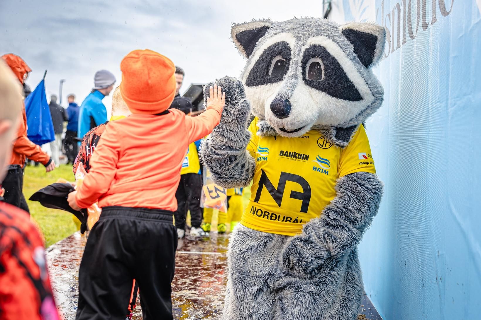 Rafmagnsnotkun hefur verið svo mikil á tjaldsvæðum á Norðurálsmótinu að …