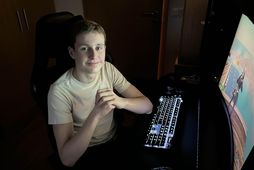 Denas Kazu­lis er sextán ára sundkappi sem hefur sýnt eftirtektarverð tilþrif í ELKO-Deildinni í Fortnite …