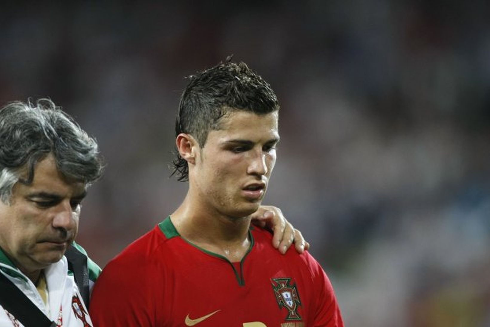Cristiano Ronaldo var skorinn upp í Amsterdam í dag.