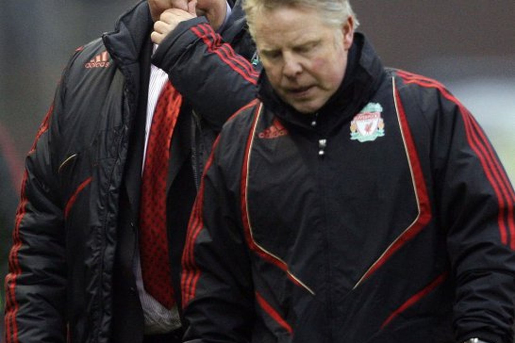 Rafael Benítez og Sammy Lee aðstoðarmaður hans ganga af velli …